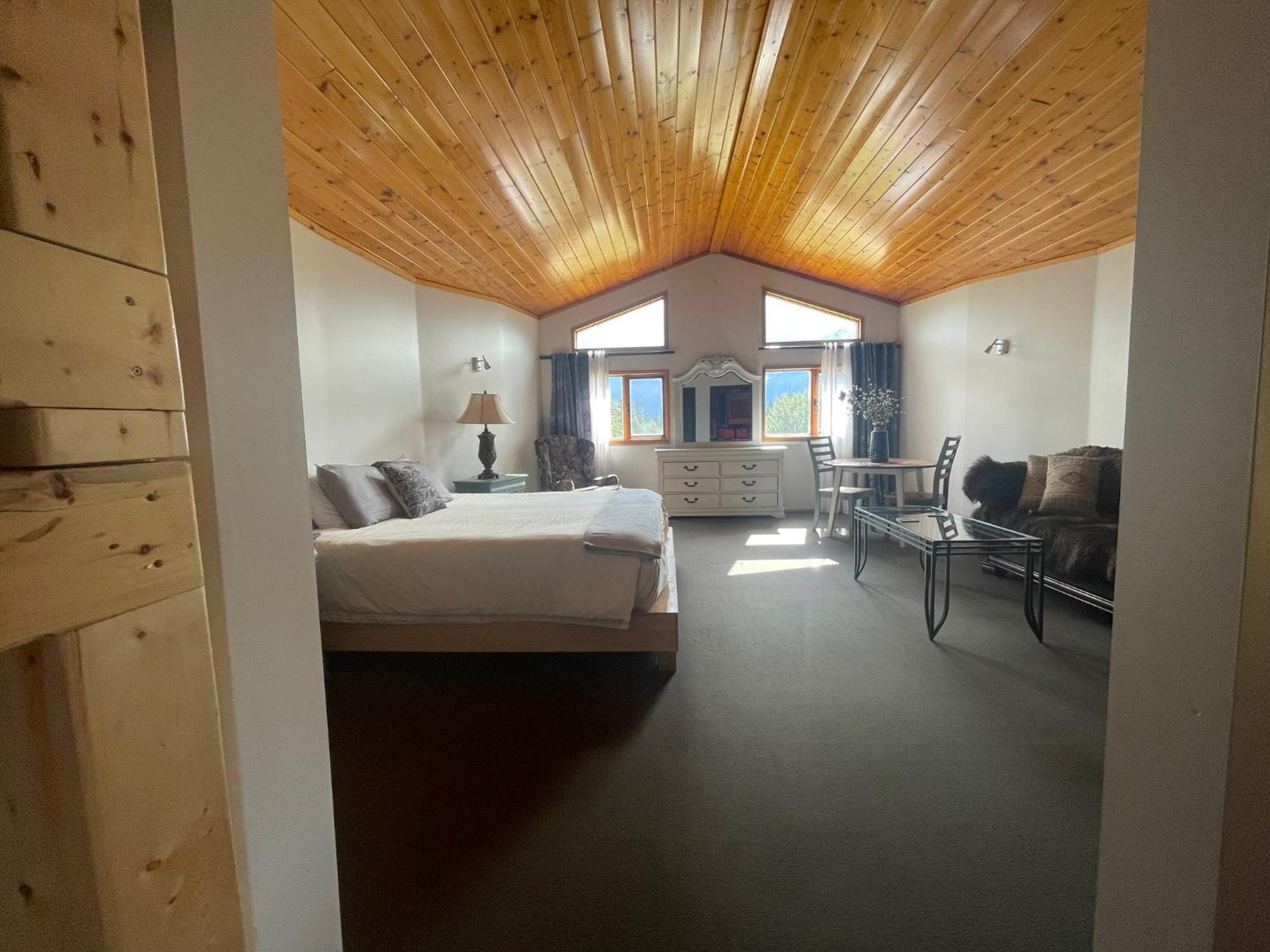Mount Logan Ecolodge & Retreat Center Haines Junction Esterno foto
