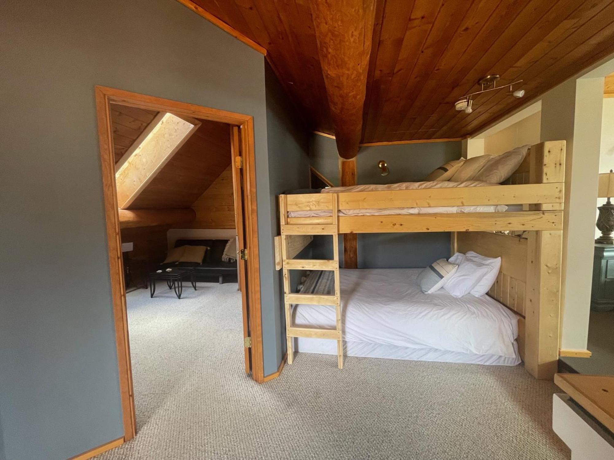 Mount Logan Ecolodge & Retreat Center Haines Junction Esterno foto