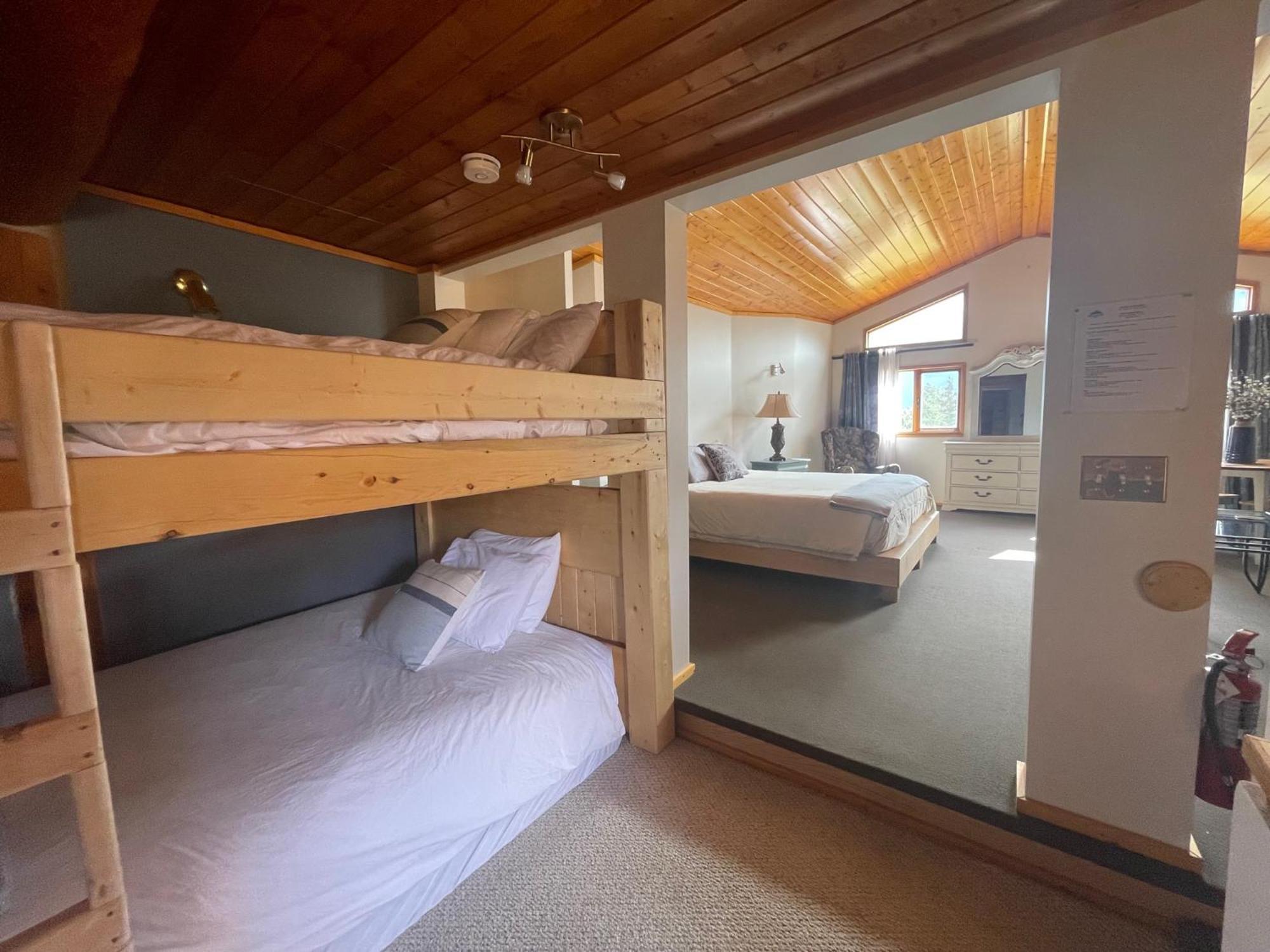 Mount Logan Ecolodge & Retreat Center Haines Junction Esterno foto